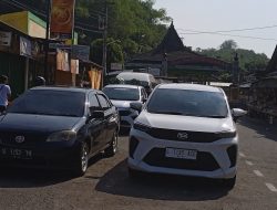 Peziarah di Makam Sunan Pandanaran Meningkat, Penjual Ketiban Rezeki