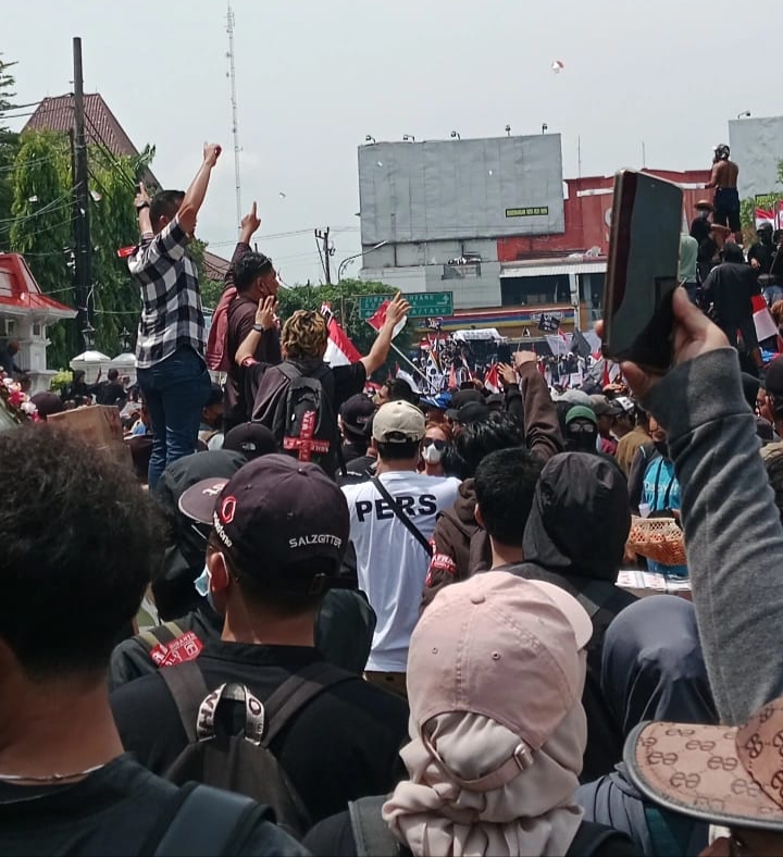 Seluruh demonstran saling berteriak agar Sudewo turun dari kursi jabatannya. (Rabu, 13/08/2025)