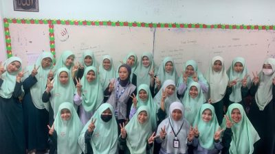 Belajar Bahasa Melalui Budaya: Kisah Isti Mengajar BIPA di Thailand