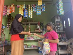 Harga Plastik Naik, Pembeli di Desa Klaling Kena Biaya Tambahan