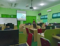 Tim PKM UMK Latih Siswa SMK NU Al Hidayah Menulis Biografi Ulama Lokal Kudus
