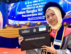 Kuliah Sambil Bekerja, Inaayatul Chusna Jadi Wisudawan Terbaik PBSI UMK dengan IPK 3,99