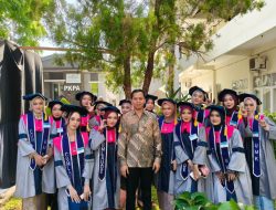 Raih Gelar Sarjana, 16 Lulusan PBSI UMK Siap Berkontribusi bagi Pendidikan dan Masyarakat